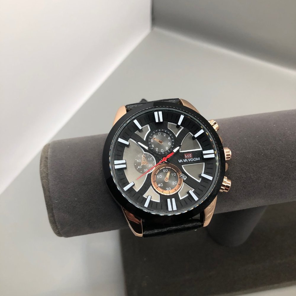 New In Plastic Watch No Defects Fully Functional - Picture 2 of 8